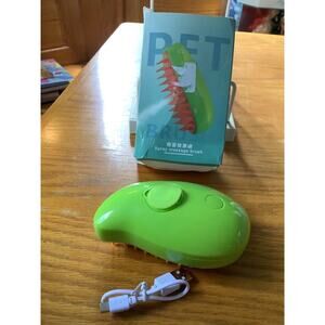 Pet Cleaning Steam Brush Cat Shedding Dog Spritz Comb NIB